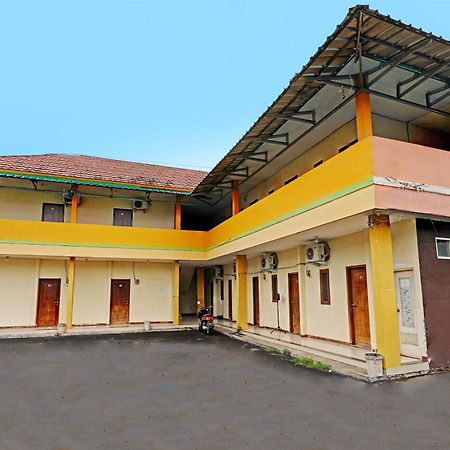 Oyo 91955 Pondokan Cempaka Cirebon Εξωτερικό φωτογραφία