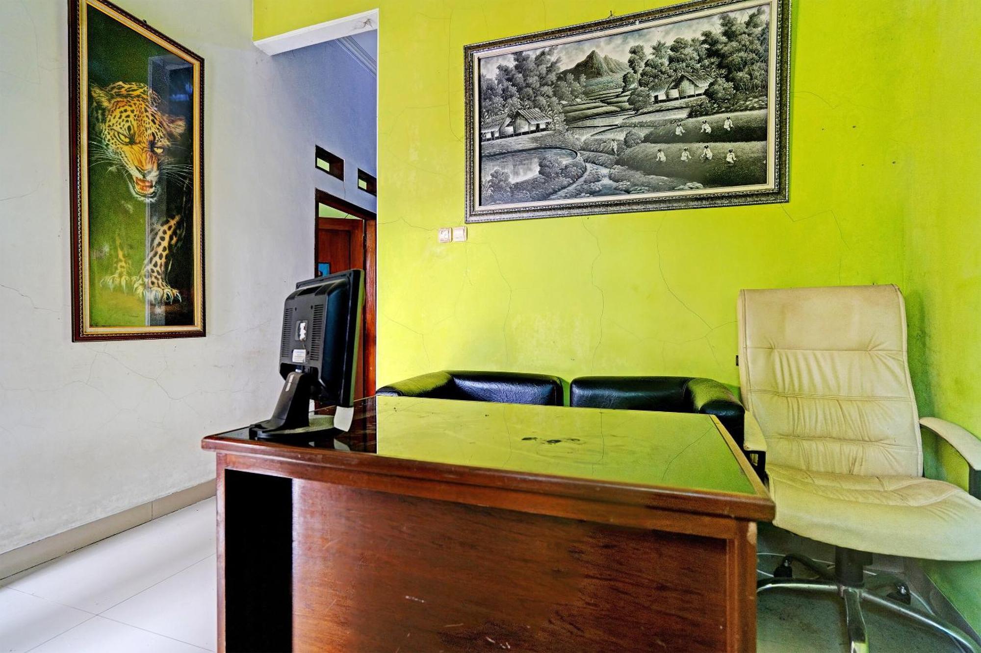 Oyo 91955 Pondokan Cempaka Cirebon Εξωτερικό φωτογραφία