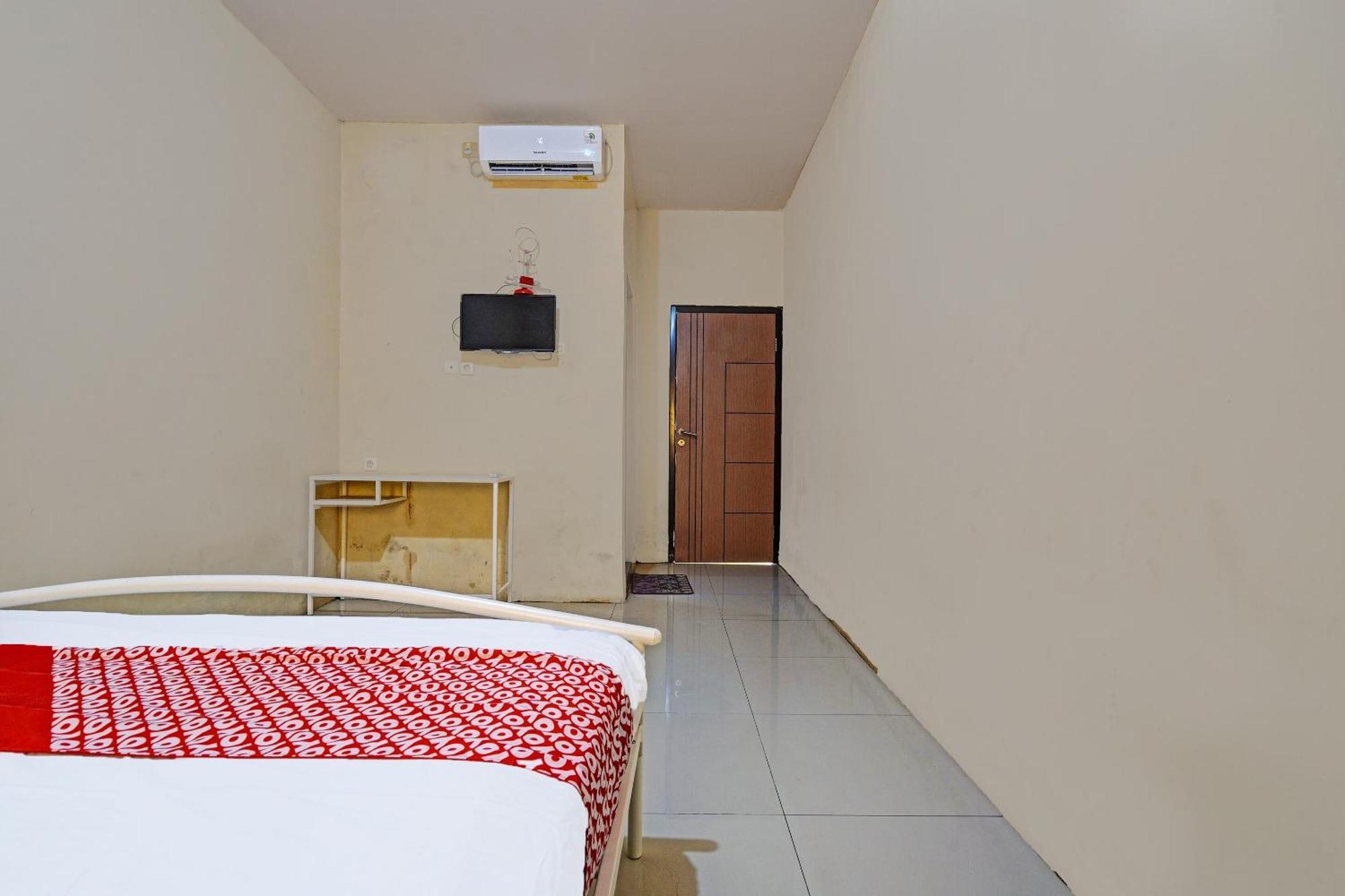 Oyo 91955 Pondokan Cempaka Cirebon Εξωτερικό φωτογραφία