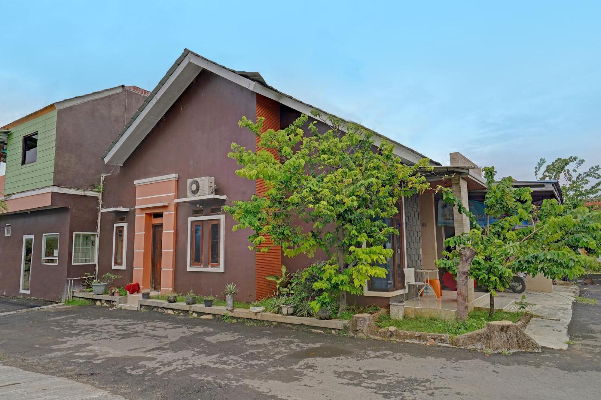 Oyo 91955 Pondokan Cempaka Cirebon Εξωτερικό φωτογραφία