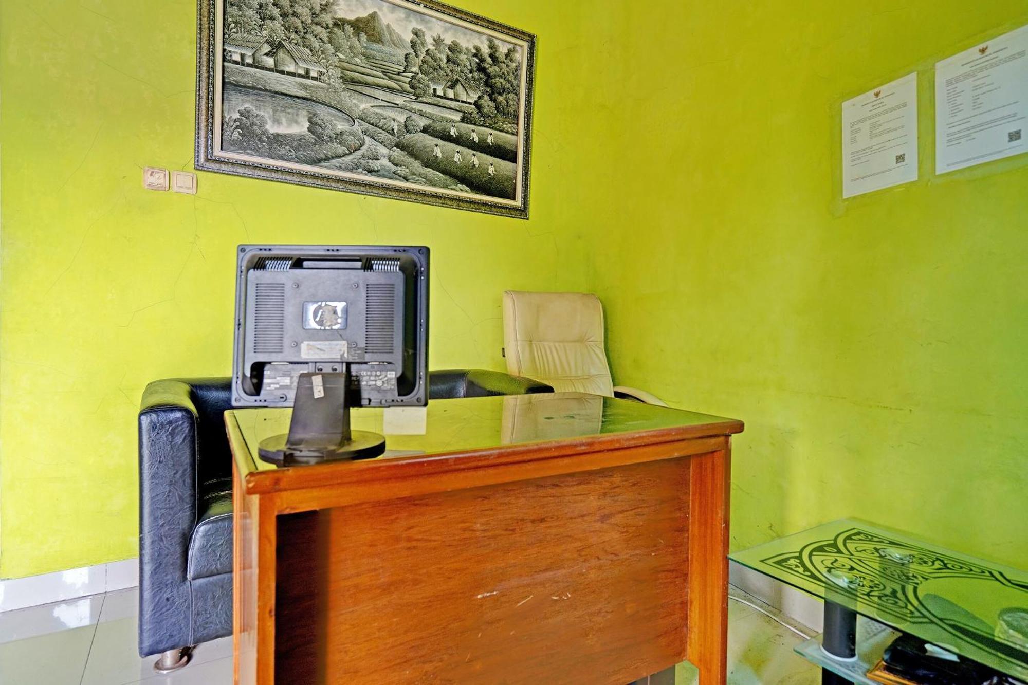 Oyo 91955 Pondokan Cempaka Cirebon Εξωτερικό φωτογραφία